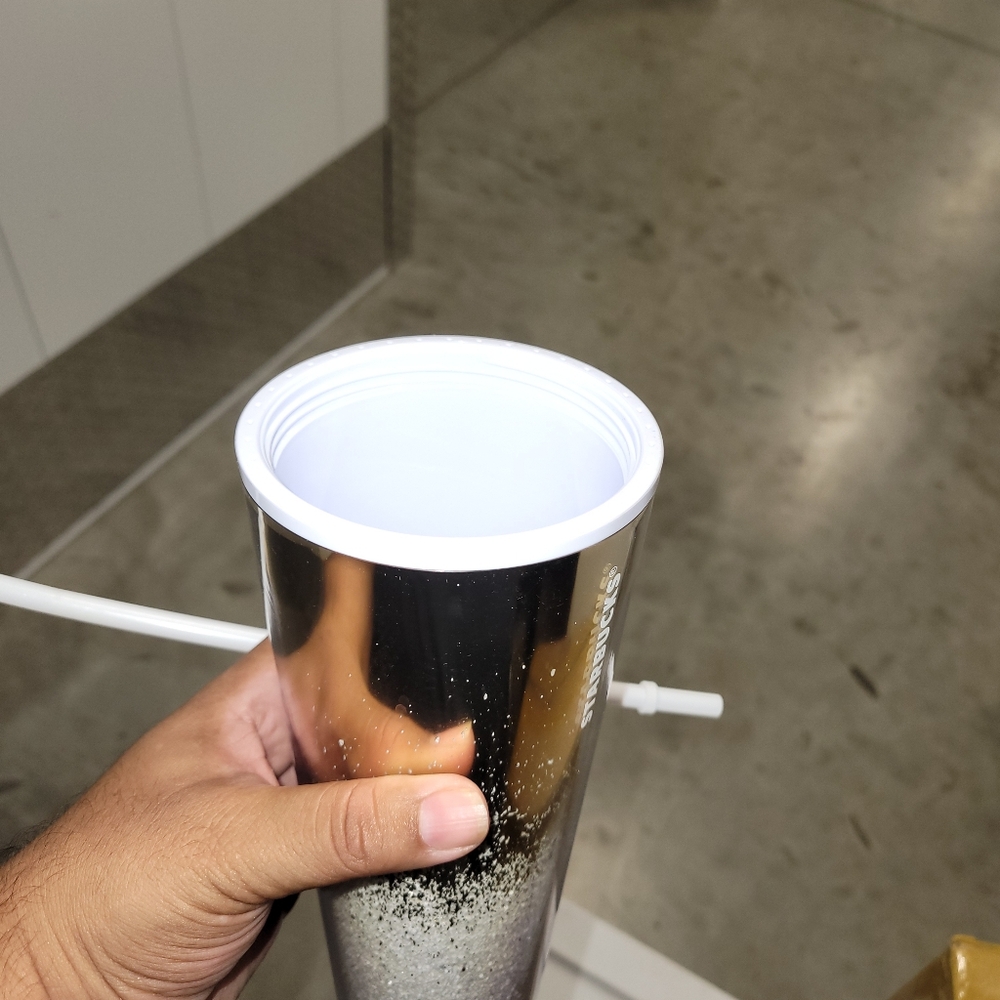 2019 Holiday 24oz Starbucks tumbler - Picture 6 of 11